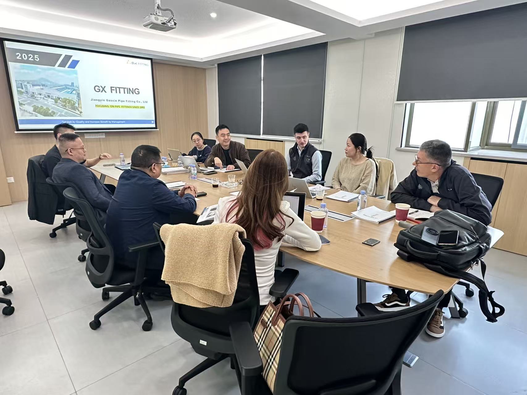 Kunddelegation besöker vår fabrik för tekniskt utbyte och samarbete